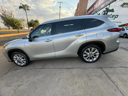 Toyota Highlander 3.5 Limited Panoramic Roof At