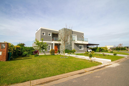 Imagen 16 de 30 de Venta Casa De Categoria A La Laguna - Escriturada Area 9 - La Mejor De San Sebastian - Permuta !!