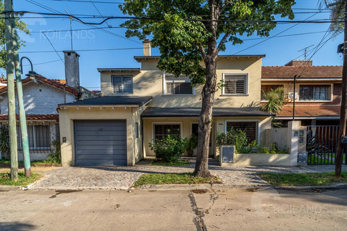 Venta Casa 6 Ambientes Con Pileta, Quincho Y Cochera En Olivos, Acepta Permuta