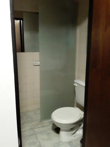 Imagen 8 de 15 de Oficina En Calle Caseros . Departamento De 1 Dormitorio