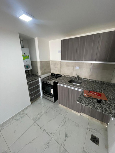 Departamento En Venta De 1 Dormitorio Con Pileta, Barrio Cofico