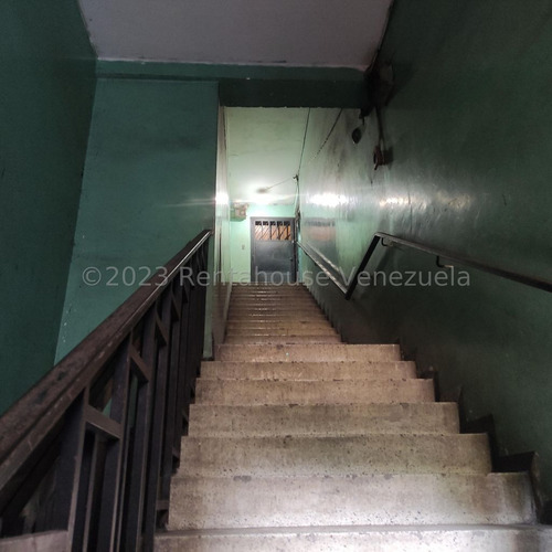 Local Comercial En Alquiler, Petare #24-12595