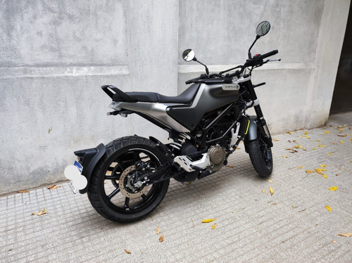 Imagen 12 de 21 de Husqvarna Svartpilen 200 Excelente Estado !!!
