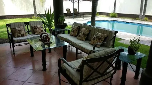 Hermosa Residencia En Jurica Con Bungalow Independiente T.1,050 M2, C.890 M2,..