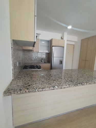 Apartamento En Alquiler El Peñon. Semi Equipado Con Terraza