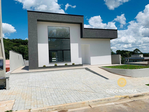 Imagem 2 de 15 de Casa Com 3 Dormitórios - 256 Metros De Área Construída! - Cs190