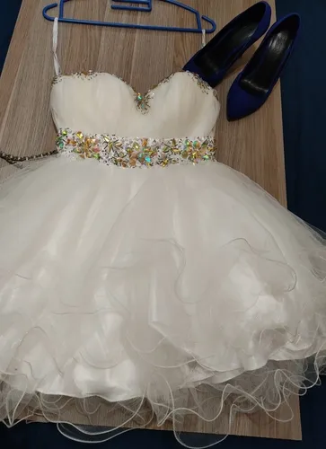 Vestidos de xv online blancos con pedrería