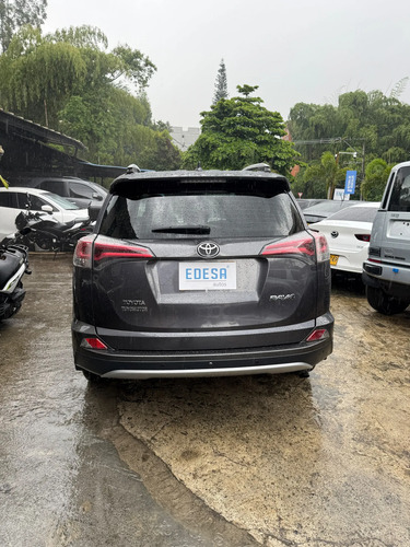 Toyota RAV4 Street