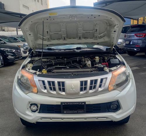Mitsubishi L200 2.4 Cabina Doble 4x2 Mt