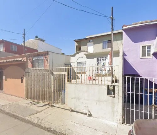 Sk01- Casa En Remate Bancario En Av. Aranjuez, Villa Fontana Ix, Tijuana, Bc. (65% Debajo De Su Valor Comercial, Solo Recursos Propios)