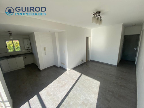 Imagen 3 de 14 de Bajo De Precio! Hermoso 2 Ambientes Con Balcon En Saenz Peña - 5 Años