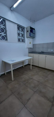 Oficina De 221 M2. En Casco Histórico. Ideal Para Renta.