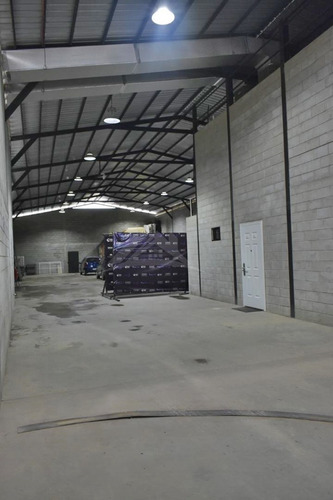 Imagen 3 de 9 de En Venta Galpón Y Oficinas En La Av. Principal De Colinas Del Neveri, Barcelona