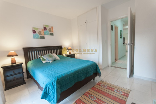 Apartamento En Brava, 1 Dormitorios *- Ref: 3352