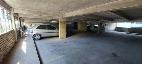 Imagen 5 de 8 de Cochera Fija Cubierta En Recoleta 12,9m2