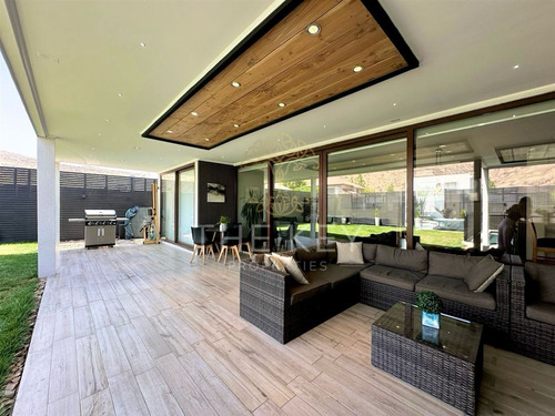 Impecable Casa En Venta 3d 3b Santa Elena