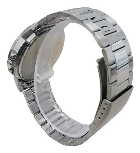 Reloj de pulsera Casio no identificado con correa de acero inoxidable de color plateado - Fondo blanco