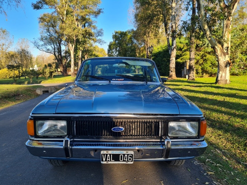 Ford Falcon Deluxe