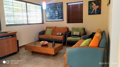 Imagen 11 de 25 de Qta En Venta Calle Cerrada Con Garita Y Portón Electrico. Los Naranjos Del Hatillo
