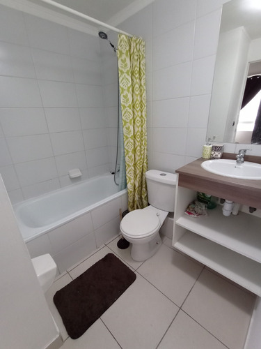 Dpto. 1 Dorm / 1 Baño / Calle Mario Kreutzberger, Santiago.
