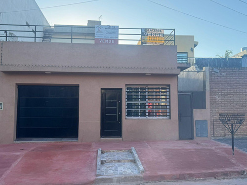 Casa En Venta - 2 Dormitorios 3 Baños - Cochera - 143mts2 - Villa Ballester
