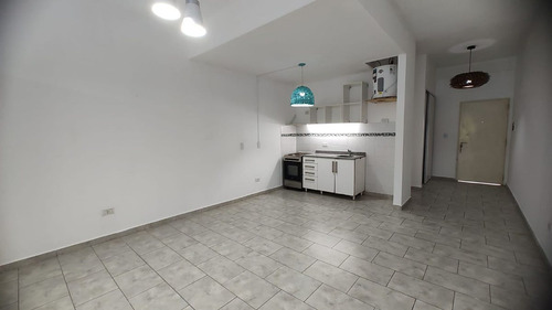 Monoambiente En Alquiler Con Balcón Y Parrilla