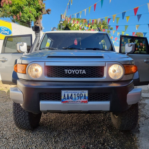 Imagen 2 de 10 de Toyota Fj