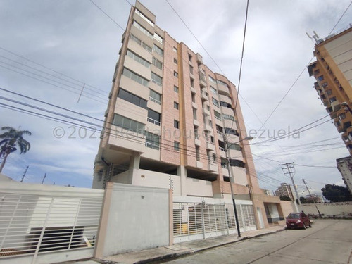 Apartamento En Venta Urb La Esperanza, Maracay 24-2342 Hc