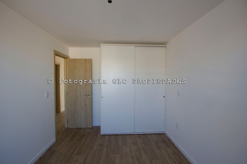 Venta De Penthouse De Dos Dormitorios En Montevideo, Cordón Con Gran Terraza Y Parrillero. Con Cochera Doble.