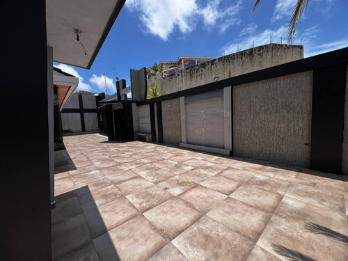 Inmueble De Lujo En La Isla De Margarita, Paraíso I, Pampatar. Casa En Obra Blanca