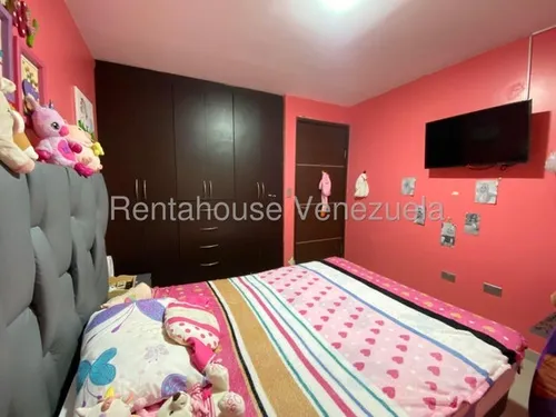 Moderno Apartamento En Venta, Urb. La Placera San Jacinto, Maracay, 25-18516 Mv