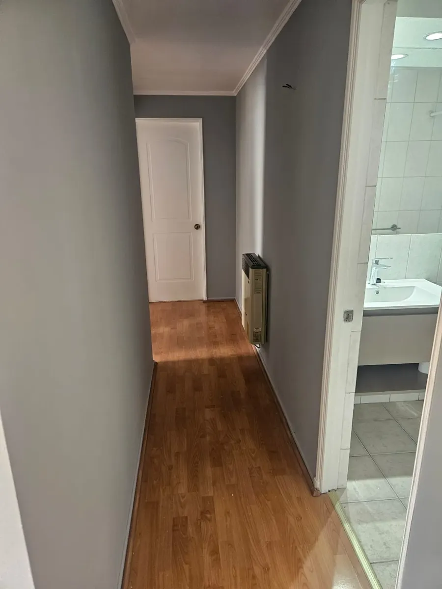 Imagen 2 de 21 de Departamento Remodelado Cercano A Metro Chile España