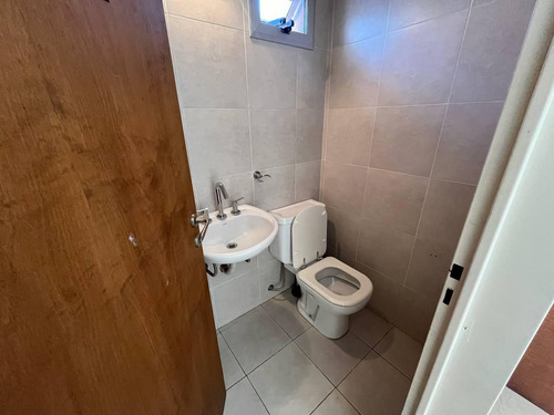 Venta Departamento 2 Amb Con Cochera En Alsina Y Av. Maipú, Florida Este