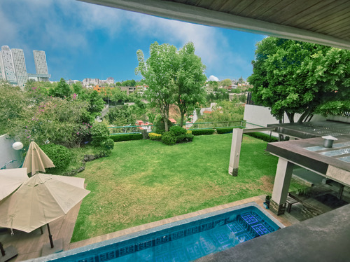 Casa En Venta En Bosques De Las Lomas Ya Remodelada Con Alberca (m2c330)