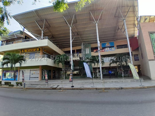 Excelente Oportunidad De Negocio, Un Amplio Y Comodo Local En El Area De Restaurantes Del Centro Comercial