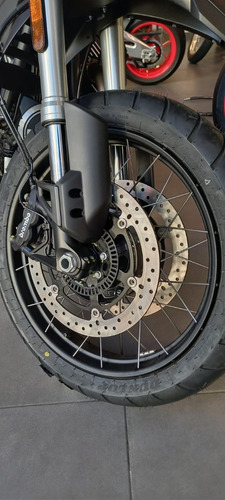 Imagen 11 de 13 de Moto Guzzi V85tt