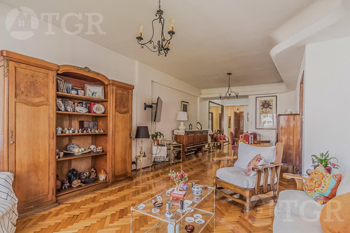 Semipiso En Venta En Recoleta, 3 Dormitorios Con Dependencia Y Balcon Corrido Al Frente