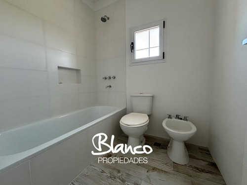 Casa En Venta En Puertos Del Lago, Barrio Araucarias, Escobar, G.b.a. Zona Norte