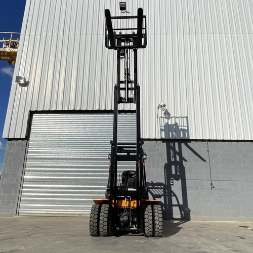 Imagen 7 de 12 de Autoelevador 2500kg 2.5 Toneladas Triple Torre 4.5m Duales