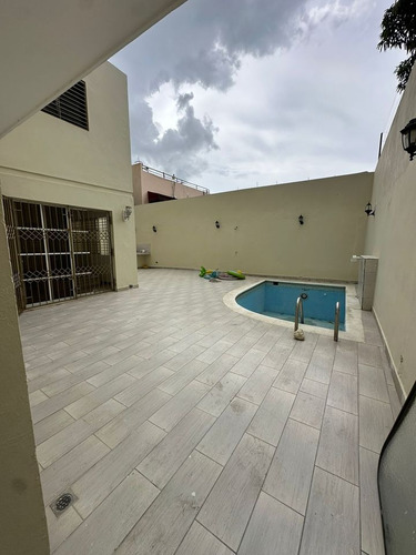 Casa En Alquiler En La Castellana, Santo Domingo D.n.