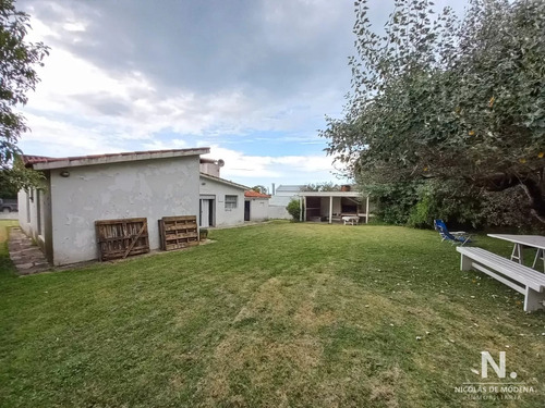 Vende Casa Con 1500m2 De Terreno. Muy Próxima Al Mar. Apto Para Desarrollo Inmobiliario. 