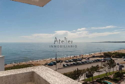 Venta Apartamento, Frente Al Mar, Con Vista Y Terraza En Playa Mansa, 2 Dormitorios, Punta Del Este