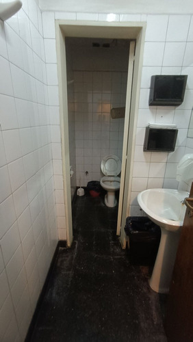 Unico 1er. Piso 8 Amb. Excelente Ubic. S/rivadavia