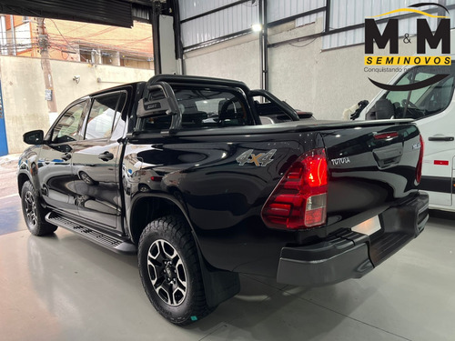 Toyota Hilux 2.8 D-4D TURBO DIESEL CD POWER PACK 4X4 MANUAL