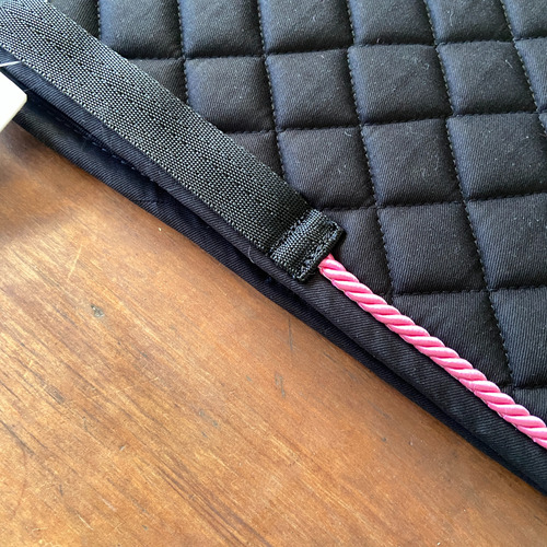 Mandil Amx Con Cordon Seda Madoc Caballo Salto Equitacion Negro/negro/fucsia
