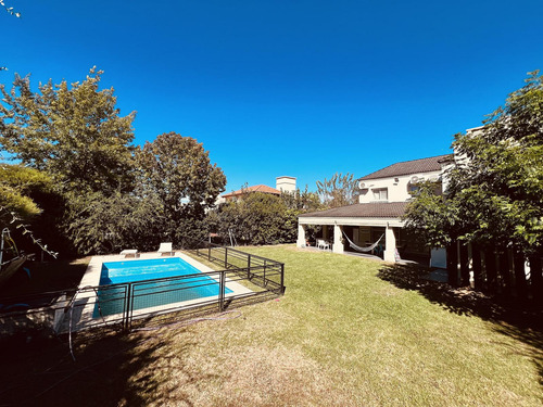 Venta Casa En Cadaques (funes Hills)