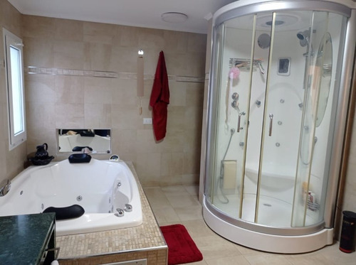 Hermosa Propiedad En Venta En El Corazón Del Barrio Privado Fincas De Iraola 1 - Con Piscina!!