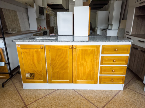 Imagen 2 de 10 de Mueble Cocina Granito Frente De Pino Lustrado