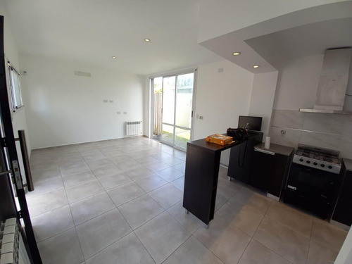 Imagen 9 de 30 de Duplex En Venta En La Plata Calle 34 E/ 141 Y 142 Dacal Bienes Raices