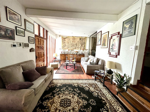 Casa En Venta De 5 Dorm. En Las Condes